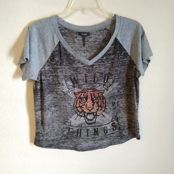 3/$25 STATUS Crop Top Tiger T-shirt 🐅 - Picture 1 of 3